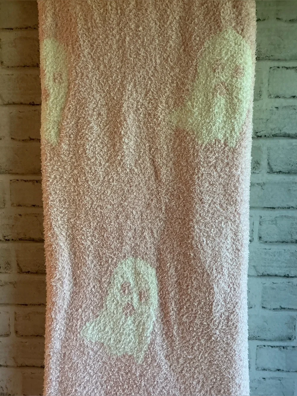 CUPCAKES & CASHMERE Feather Knit Ghost Throw-50” x 70”